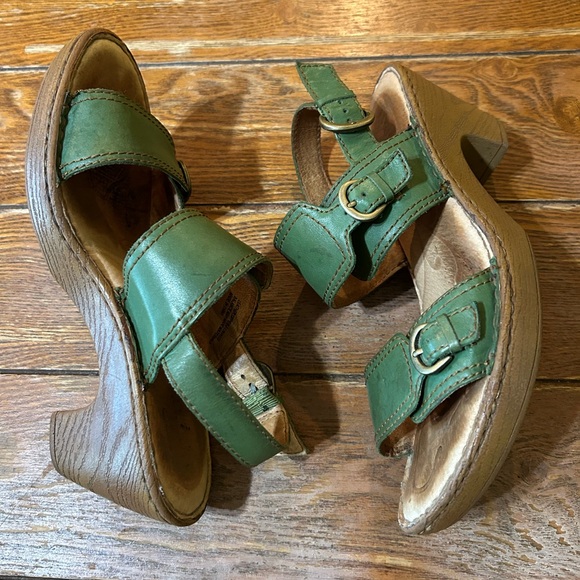 Born Women US 9 Green Leather Block Heel Buckle Open Toe Slingback Sandal - Picture 4 of 8